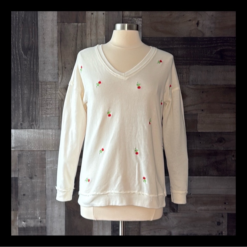 Joei & I Embroidered Red Rose V-Neck Sweater Medium Romantic Lovecore Classic